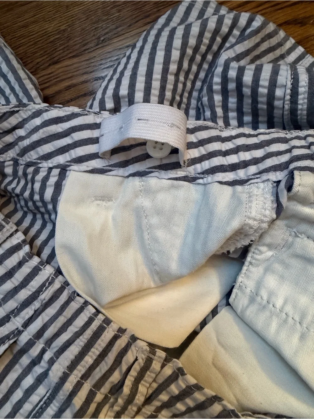 Gap Kids pinstriped seersucker shorts size 10